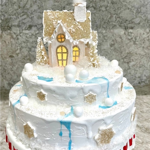 Handcrafted Christmas Chalet Light up Display Cake. Cake stand not included. - Picture 4 of 8
